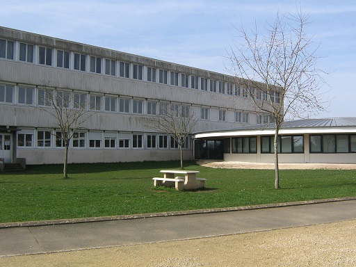 Collège Gérard Philipe — WikiNiort